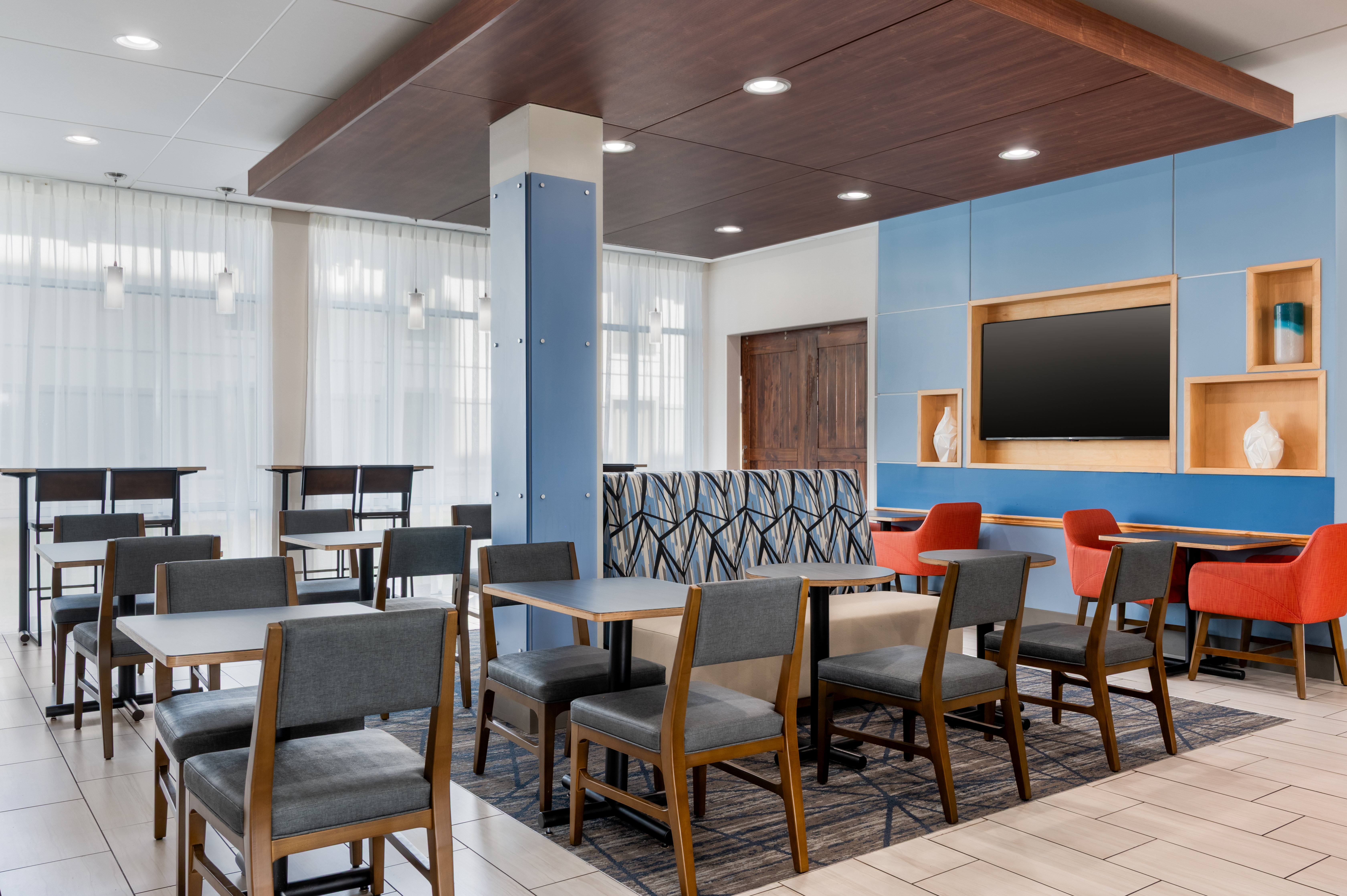 HOLIDAY INN EXPRESS CALHOUN SOUTH 78/82