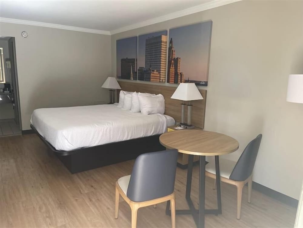 Days Inn by Wyndham Wilmington Brandywine 18/33