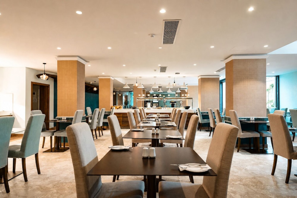 Santana Hotel 66/77