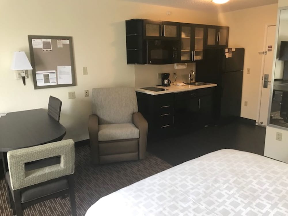 Candlewood Suites Fort Wayne by IHG 25/50