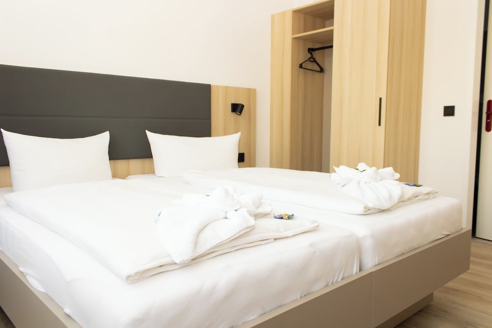 COMFORT, DOUBLE BED, PRIVATE BATHROOM