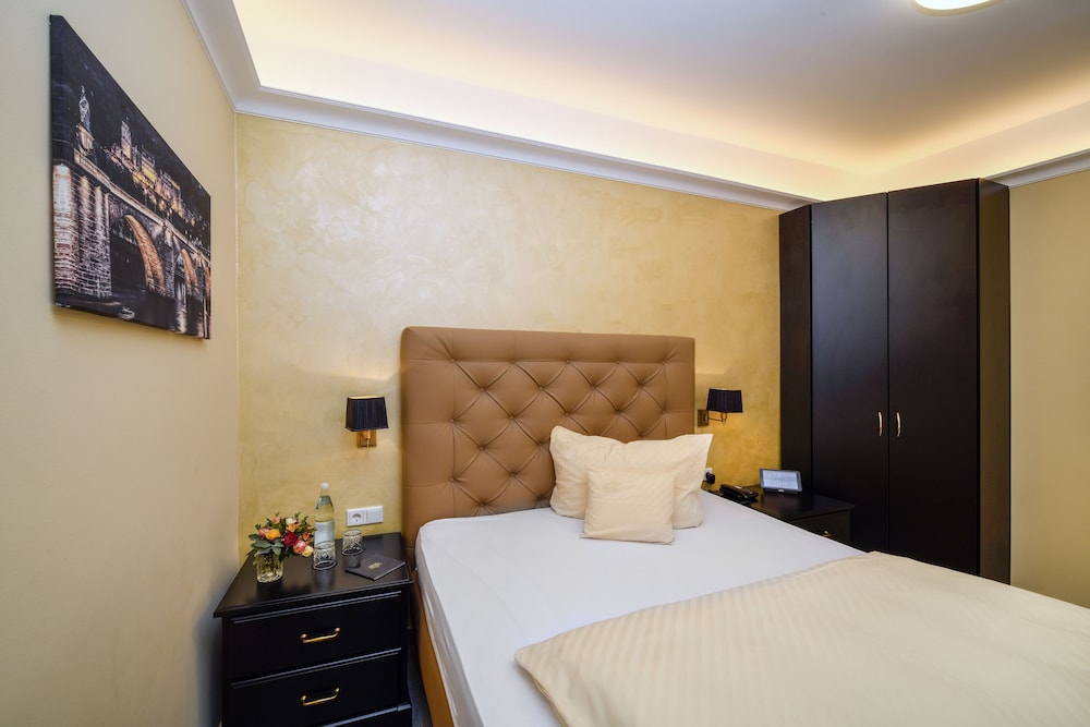 HOTEL HEIDELBERGER HOF 15/65