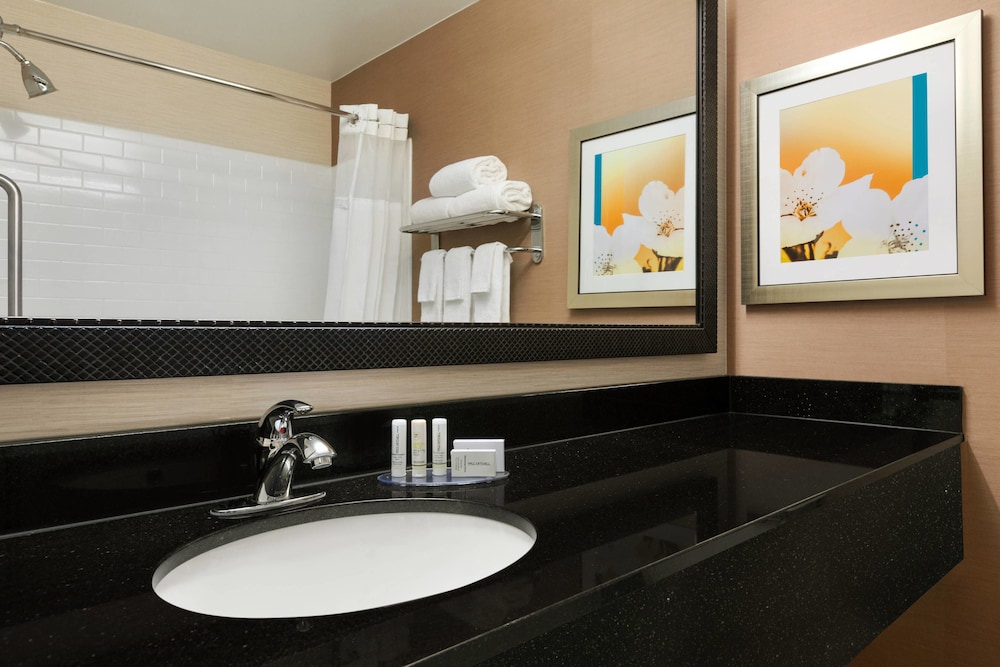 Fairfield Inn and Suites Omaha East/Council Bluffs IA 33/36