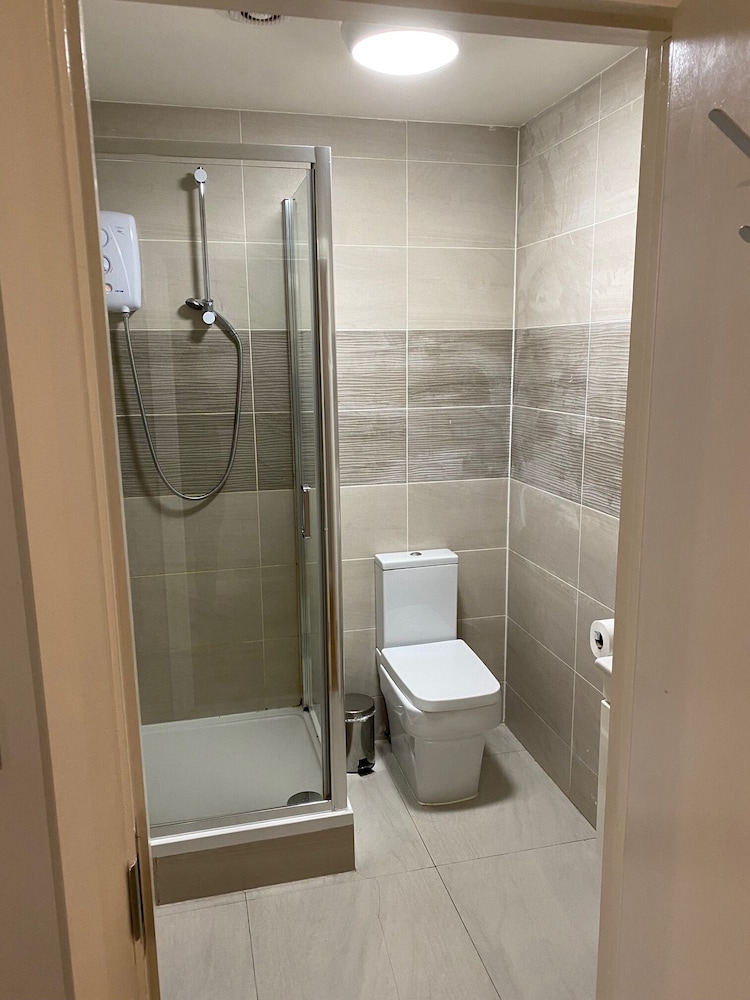 Easy Lets - Showcase Apartments 40/45