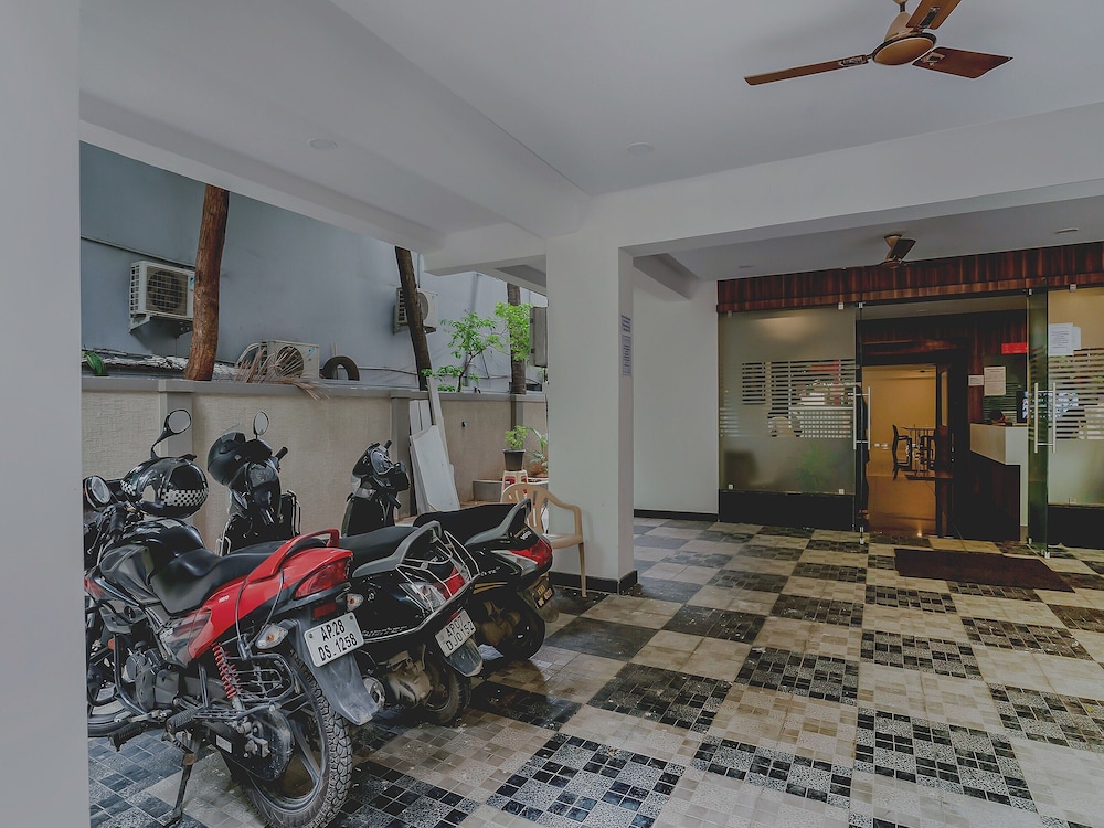 OYO 28637 Gokul Grand 19/27