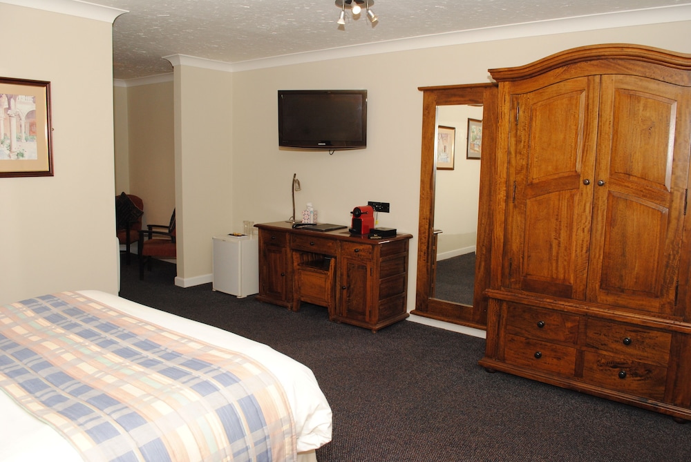 Marsham Arms Coaching Inn Hotel 33/65