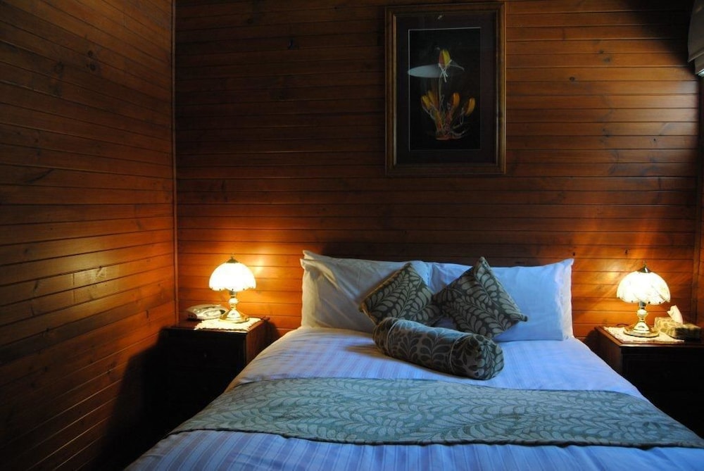 Clarendon Chalets 10/50