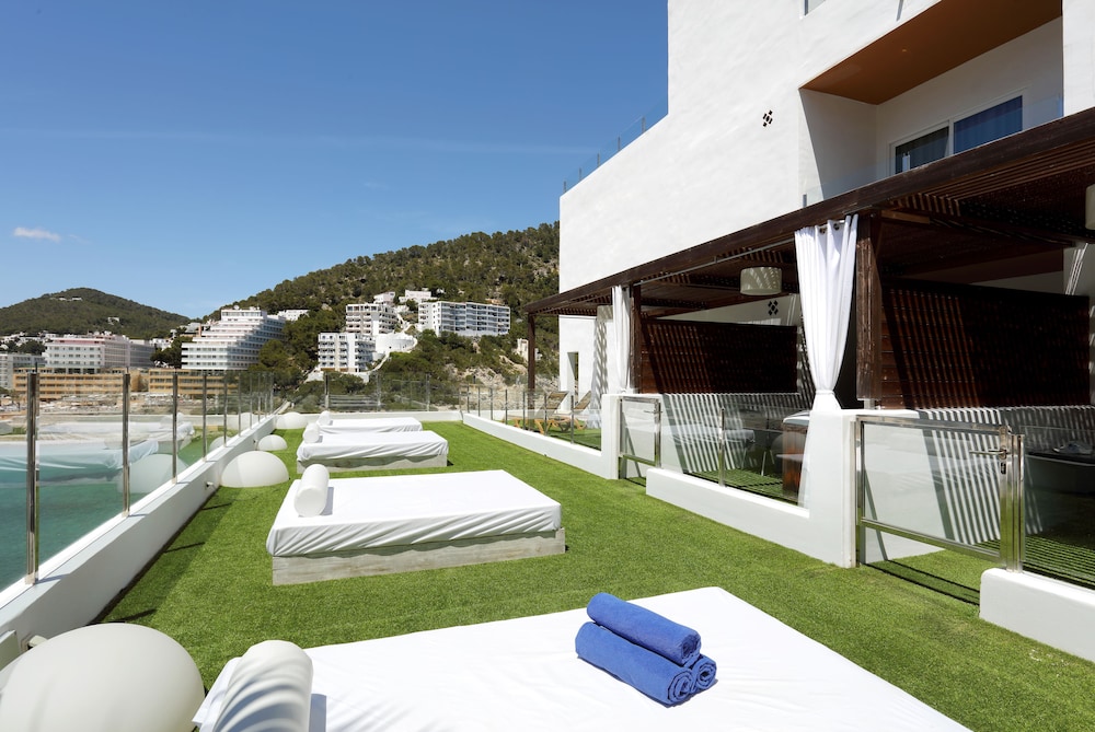 Palladium Hotel Cala Llonga - Adults Only 69/79