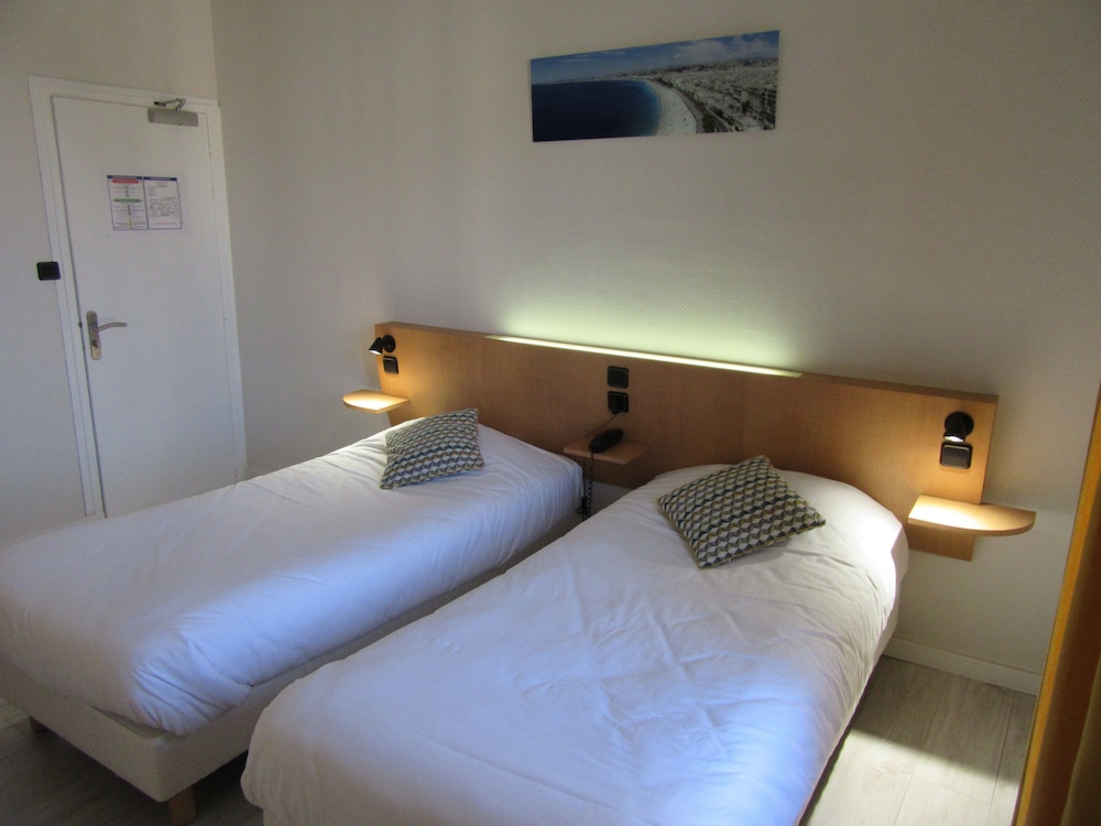 غرفة بسريرين منفصلين، Sorti P Tit Dej Hotel Saintes 3/6