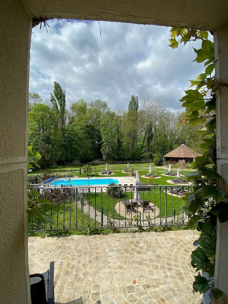 Chateau de Challanges 61/70
