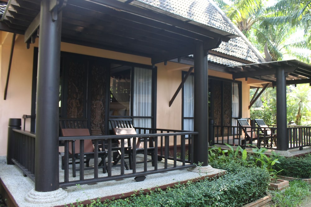 Khao Lak Palm Beach Resort in TAKUA PA