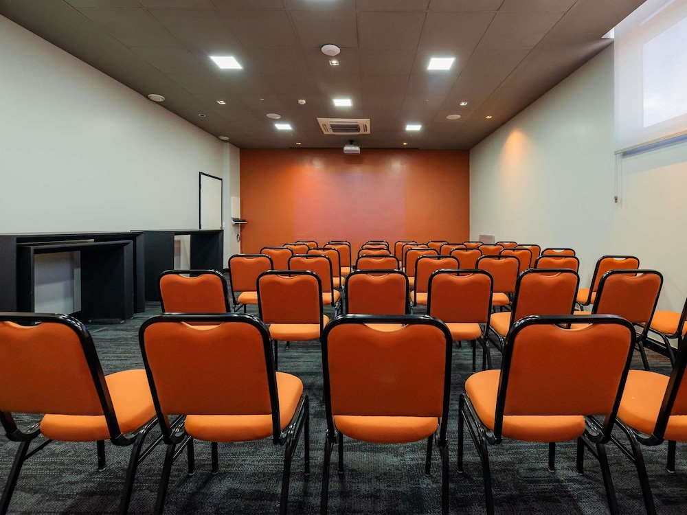 Ibis Porto Alegre Assis Brasil 66/74