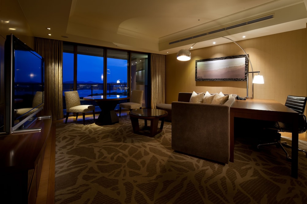 Shima Kanko Hotel the Bay Suites 58/83