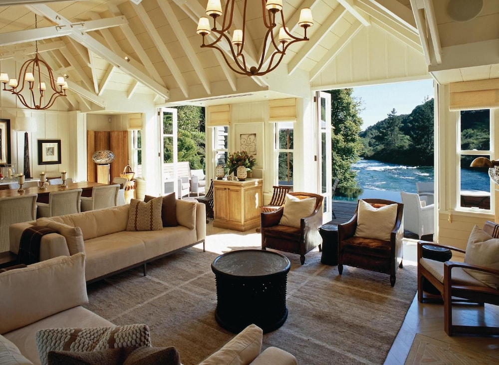 HUKA LODGE 35/66