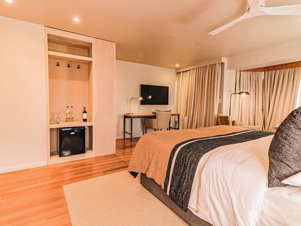 SUPERIOR, STUDIO, SUITE, MOUNTAIN VIEW