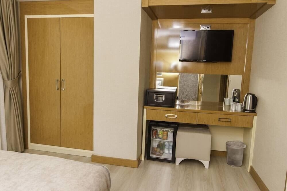 DE MAISON AIRPORT HOTEL 63/63