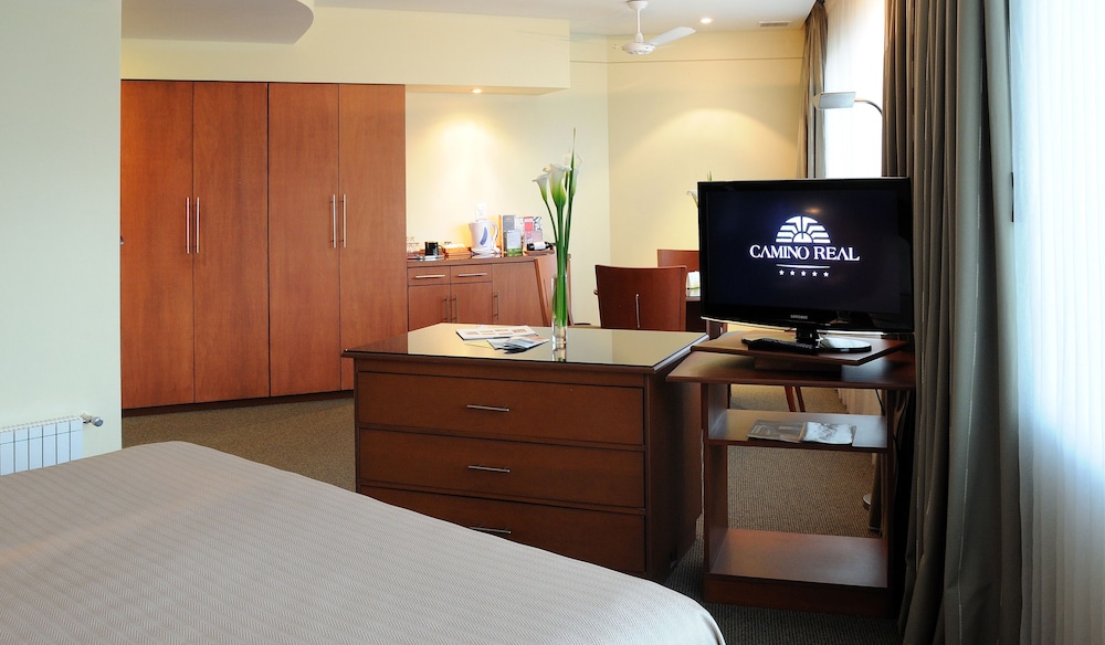 Suites Camino Real 8/73