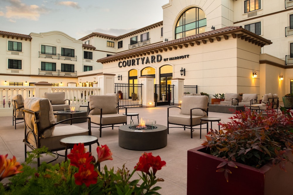 Courtyard by Marriott Santa Cruz 24/36