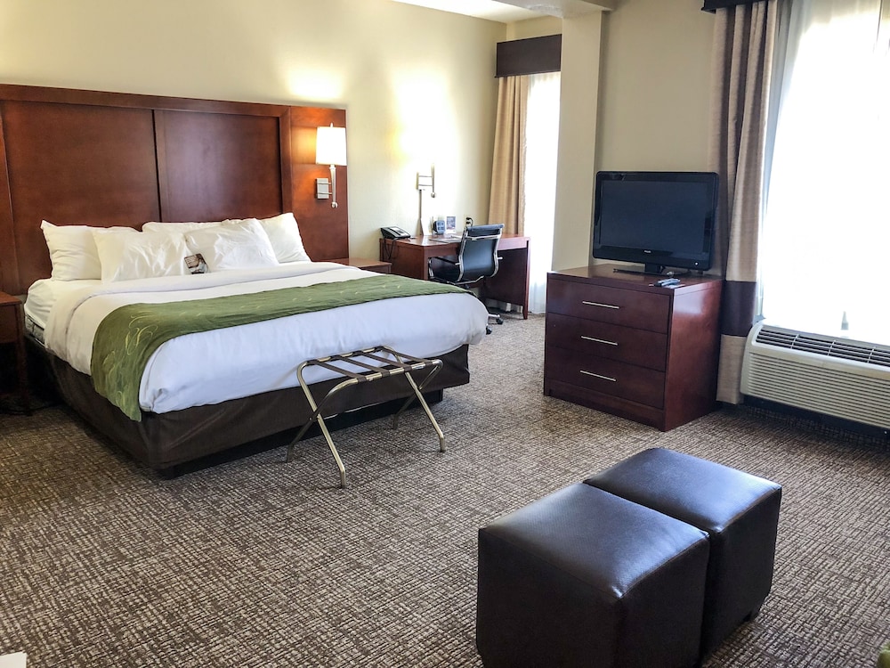 Comfort Suites Regency Park 12/34