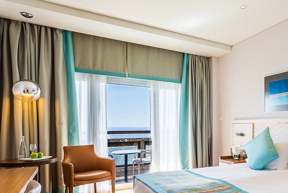 Crowne Plaza Limassol 61/75