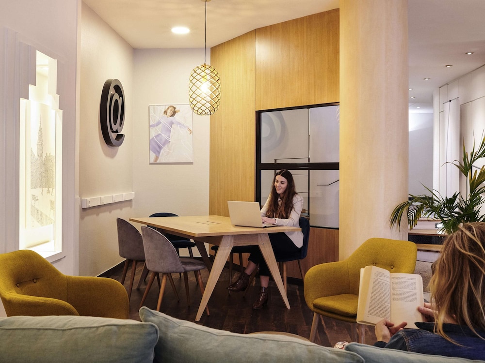 MERCURE RENNES CENTRE GARE 40/67