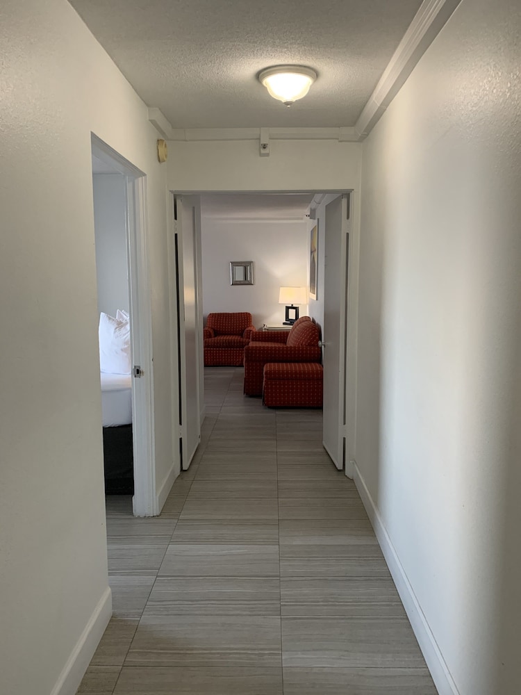 Arya Blu Inn and Suites (Ex Days Inn Ormond Beach Mainsail Oceanfront) 11/43