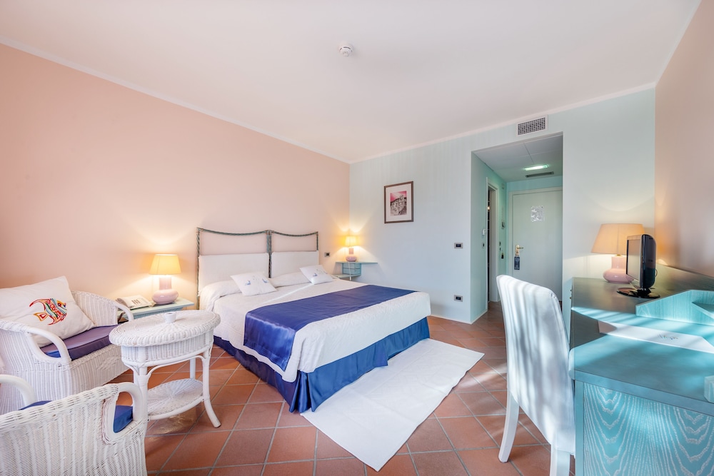 COMFORT, SINGLE, QUEEN BED