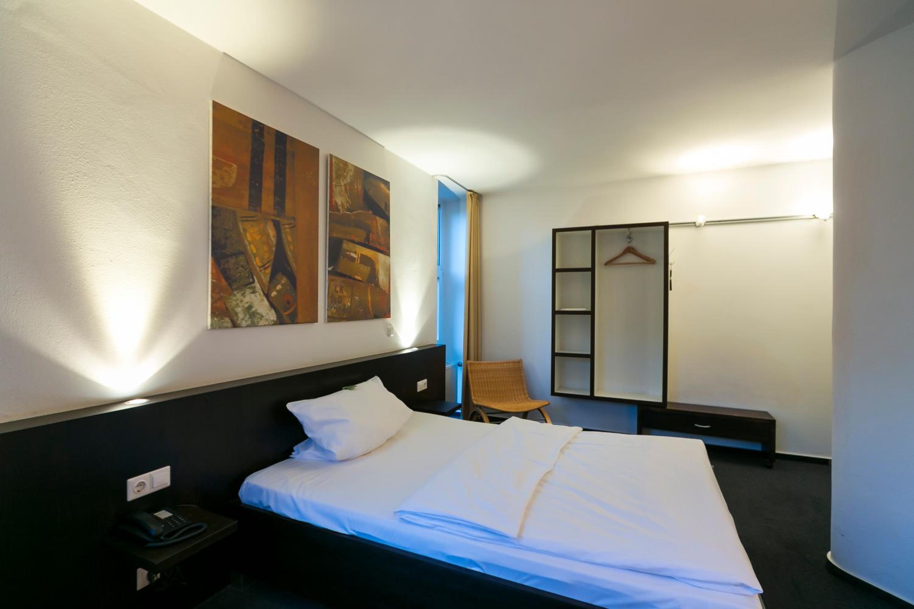 Budget, Single, Wald & Golfhotel Lottental 7/14