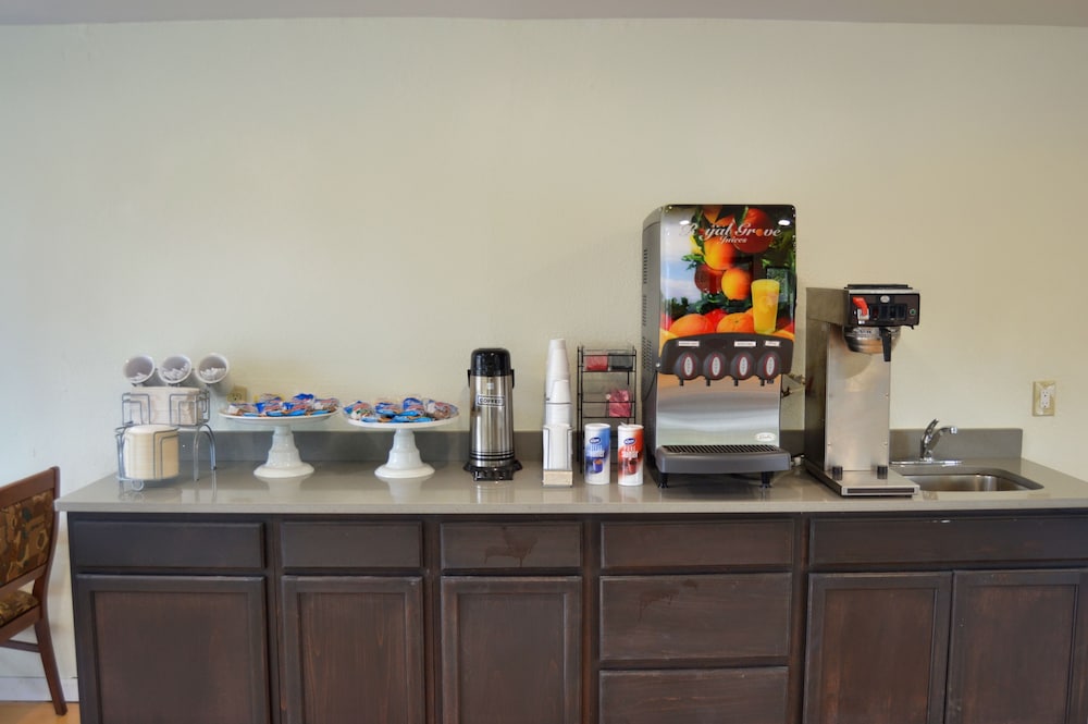 Days Inn by Wyndham Hardeeville Near Hilton Head 21/50