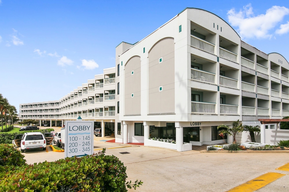 Casa Del Mar Beachfront Suites 7/82