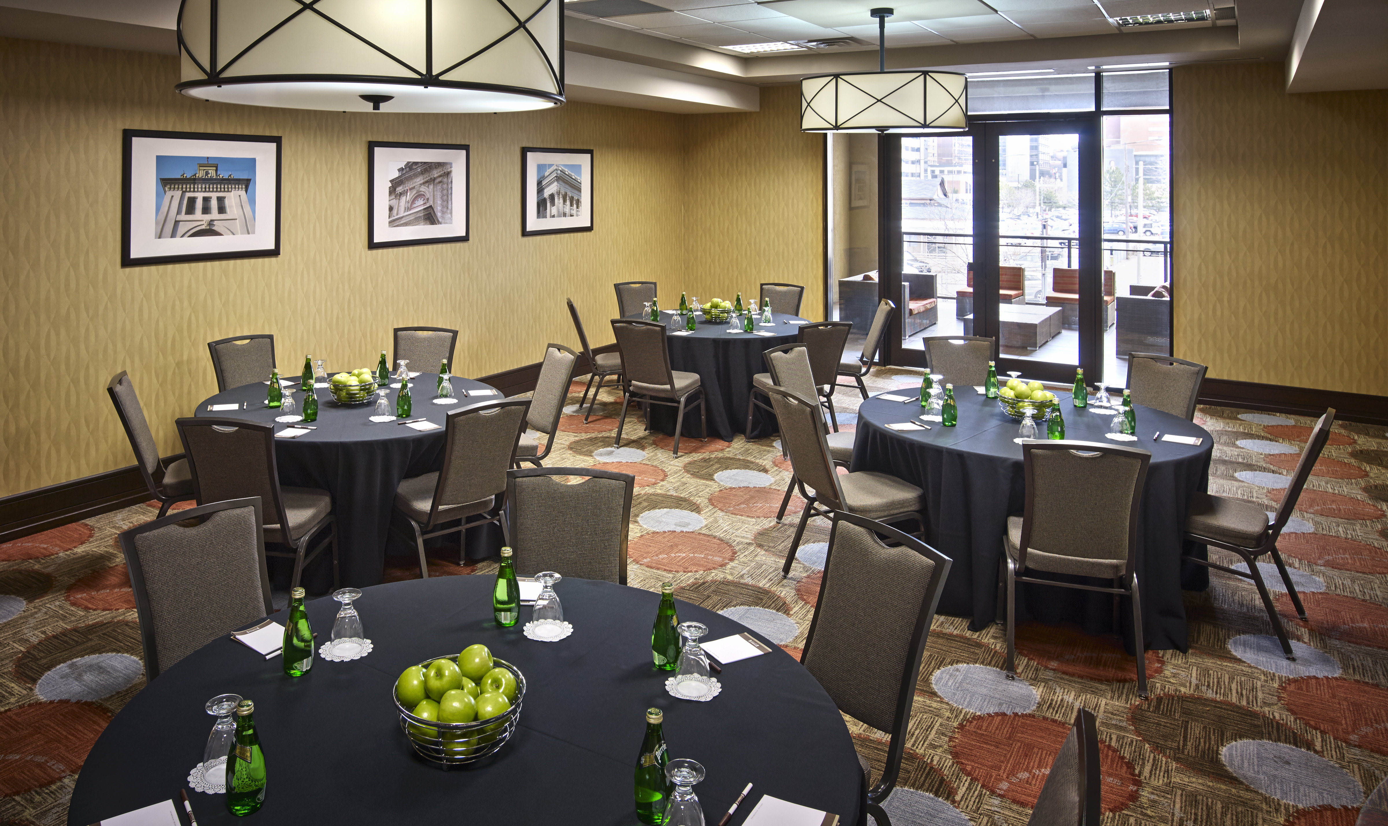 STAYBRIDGE SUITES HAMILTON - DOWNTOWN 68/80