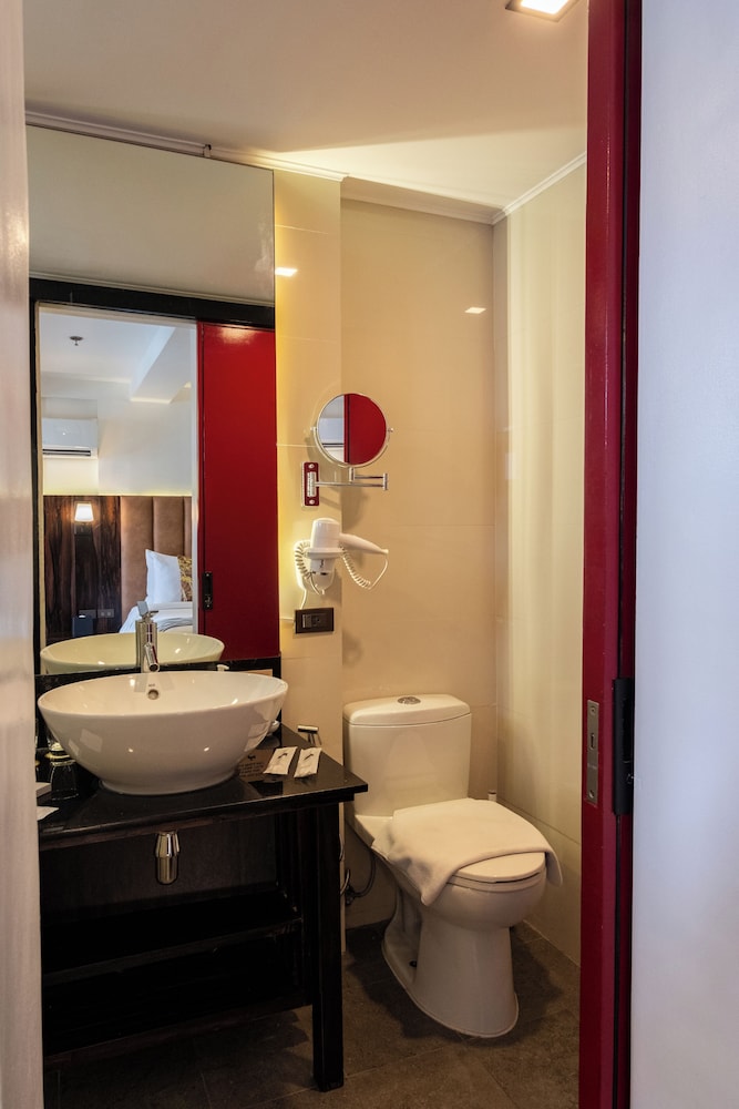 Unwnd Boutique Hotel Makati 61/63