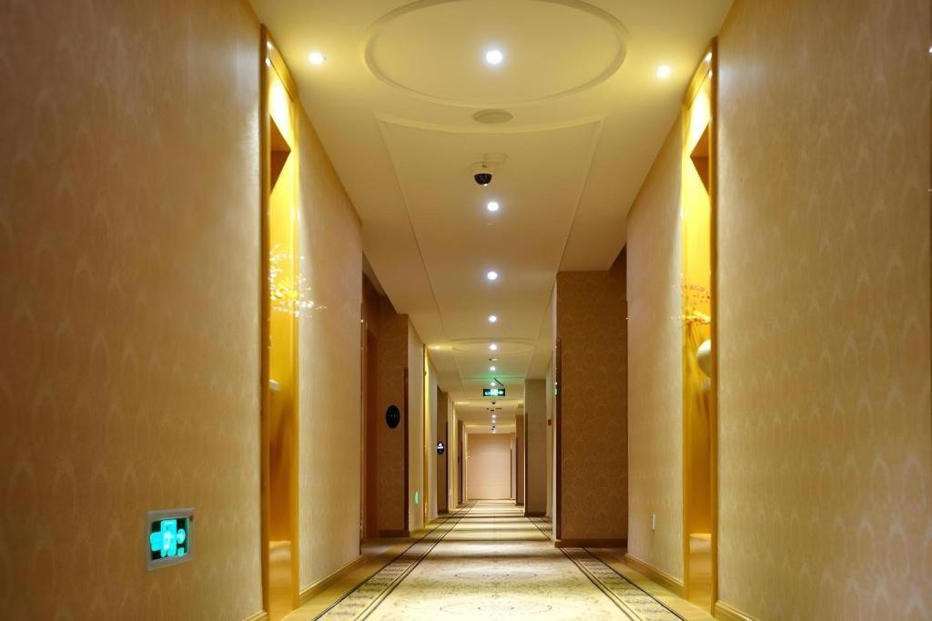 Vienna Hotel (Shanghai Hongqiao International Exhibition Center Huaxin) 26/28
