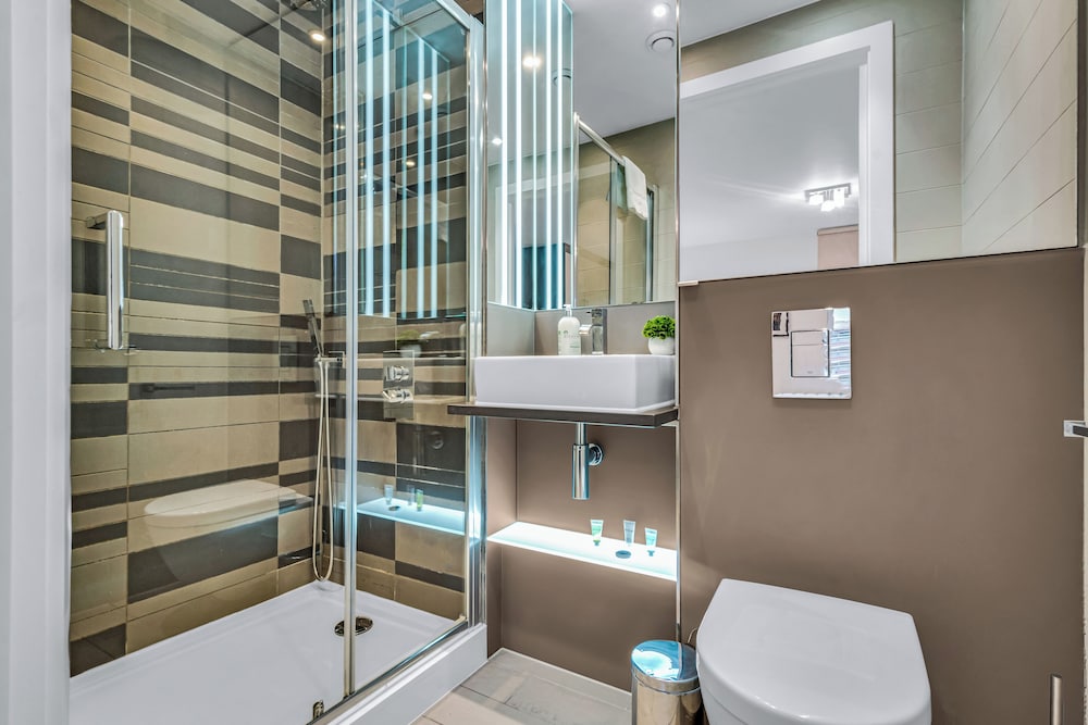 Avant Garde Apartments By Squa.Re 42/43