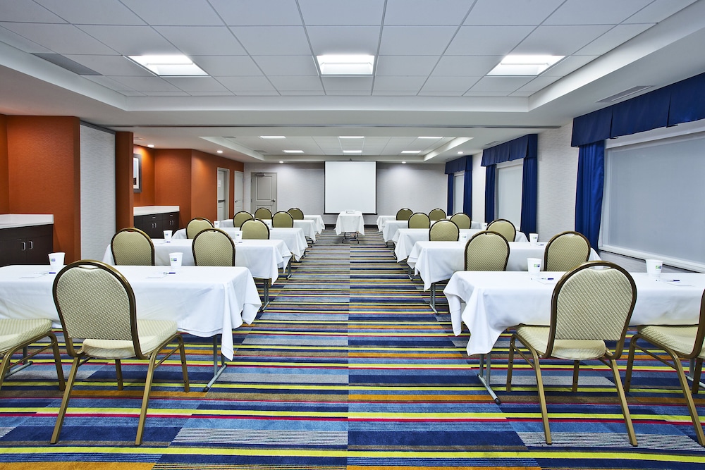 Holiday Inn Express & Suites Ann Arbor West, an IHG Hotel 37/43