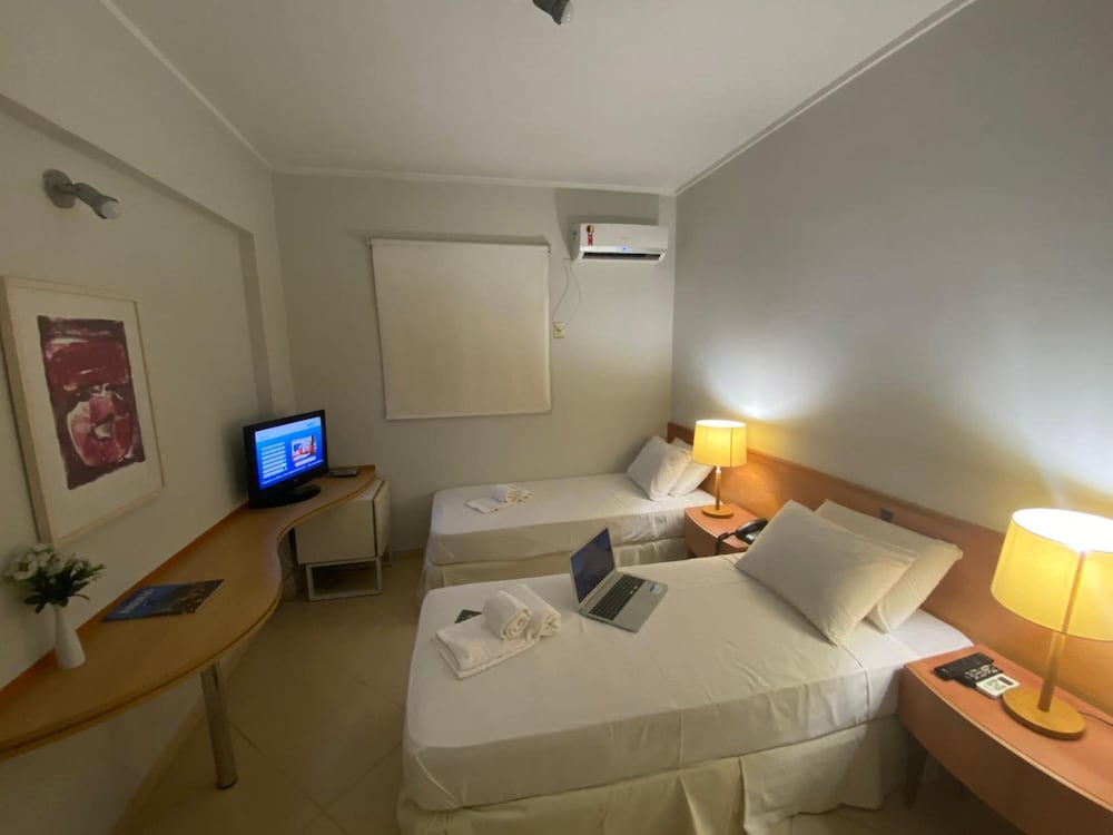 HOTEL CANADA 6/28