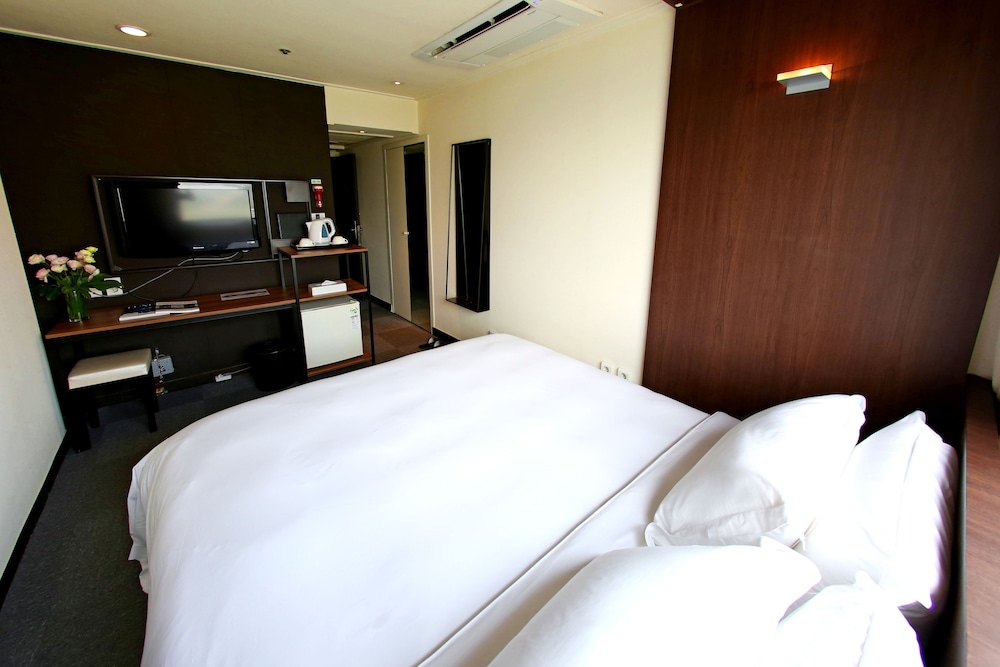 SUPERIOR, DOUBLE BED, CITY VIEW