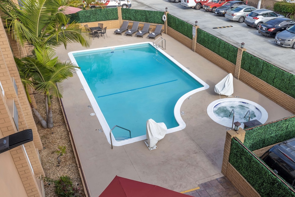 Best Western Plus South Bay Hotel 25/36