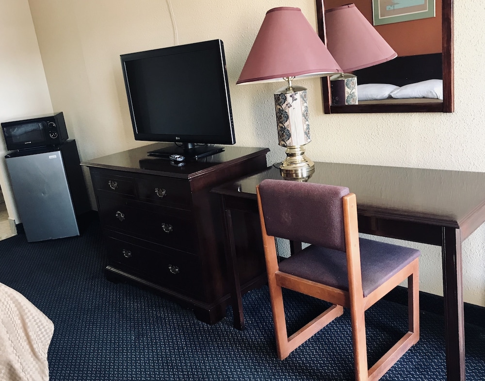Executive Inn 37/45