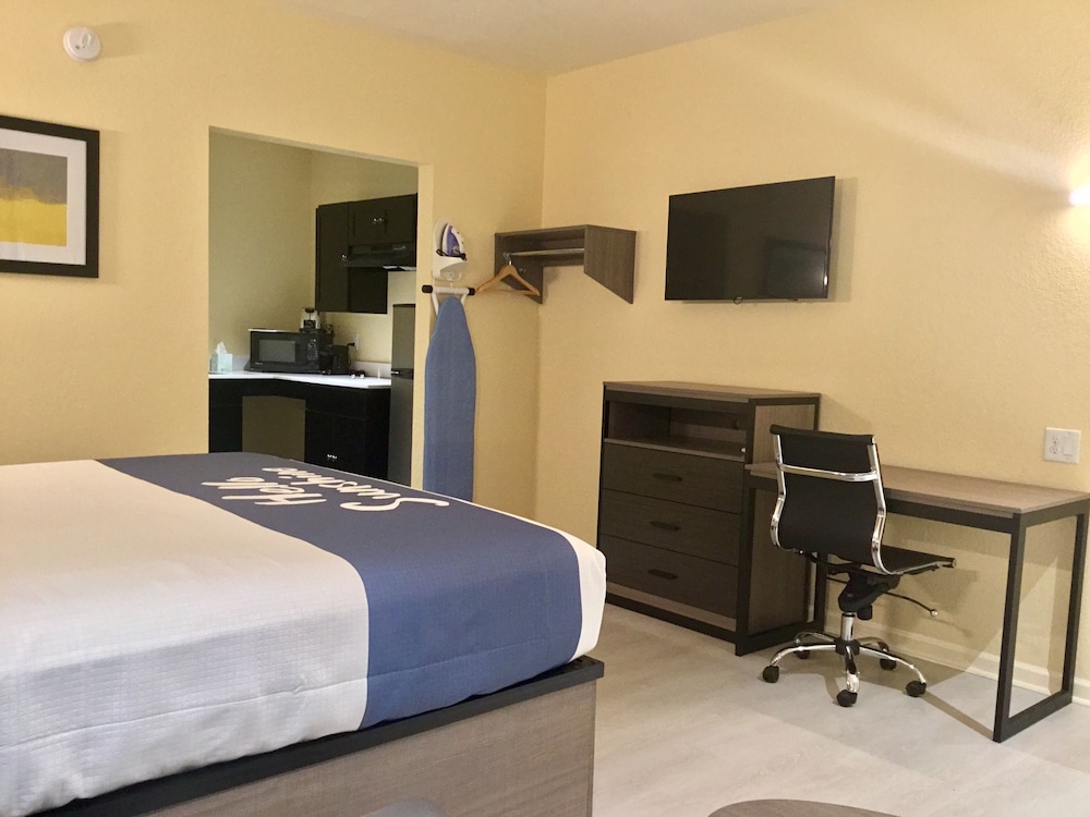 Days Inn By Wyndham Freeport 28/34