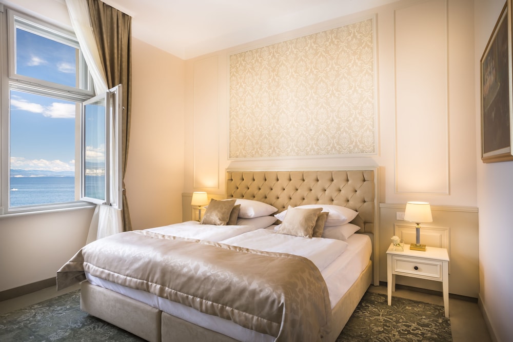 SUPERIOR, DOUBLE BED, SEA VIEW