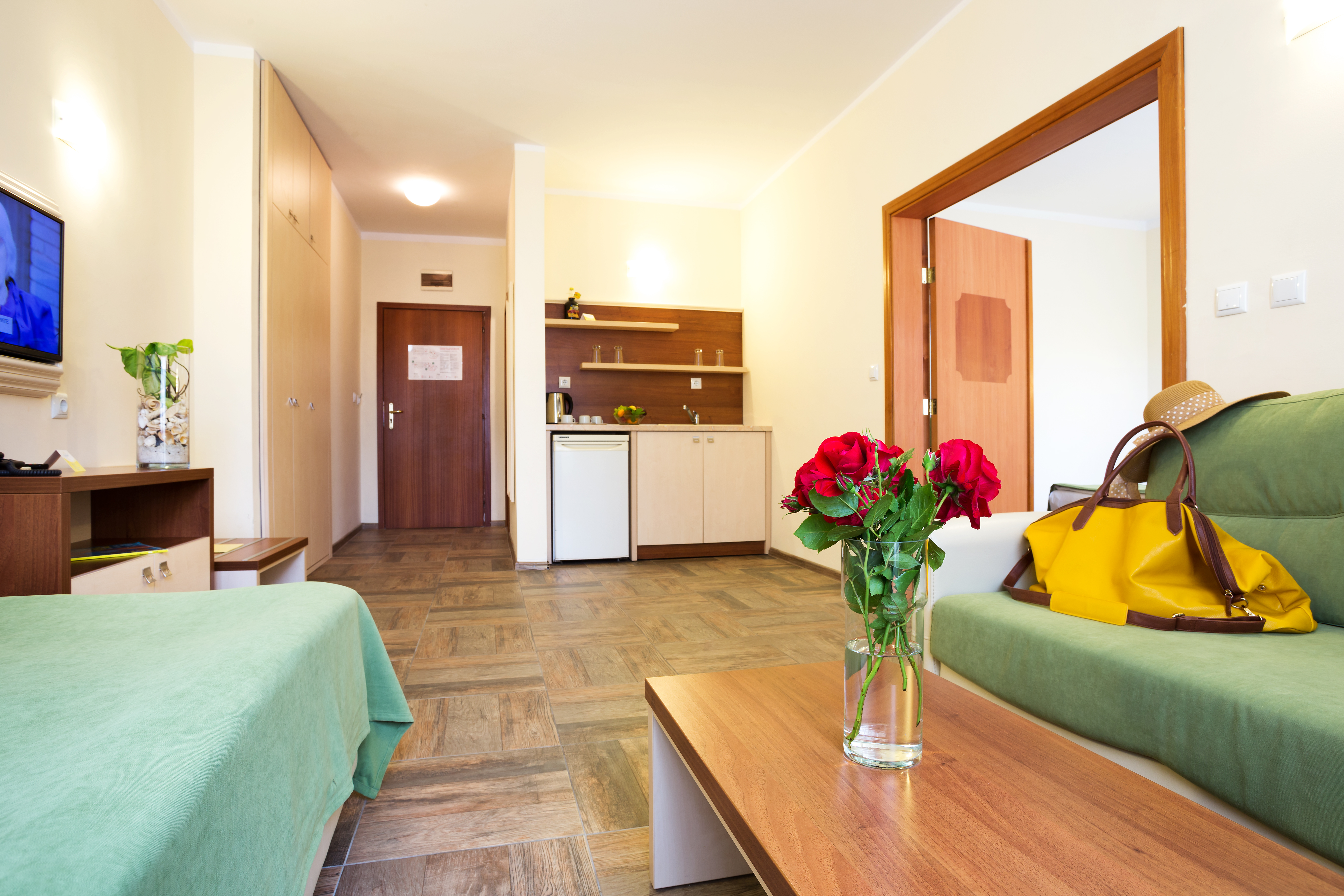 Ljuljak Hotel 16/37