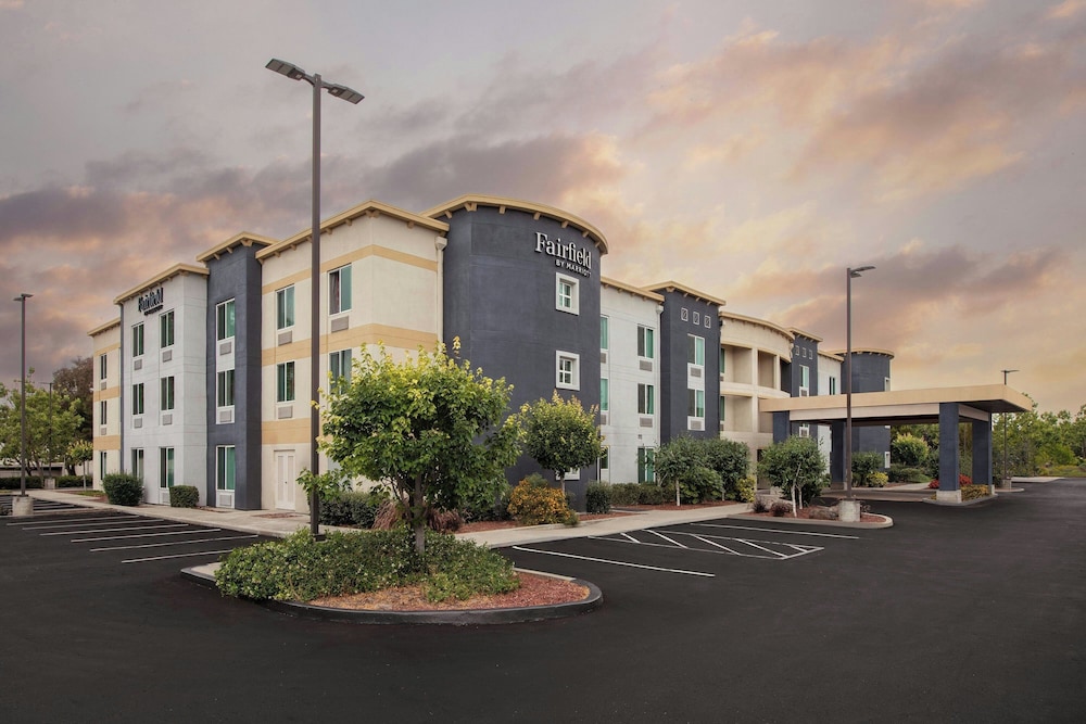Fairfield Inn Suites By Marriott Oakland Hayward 41/48