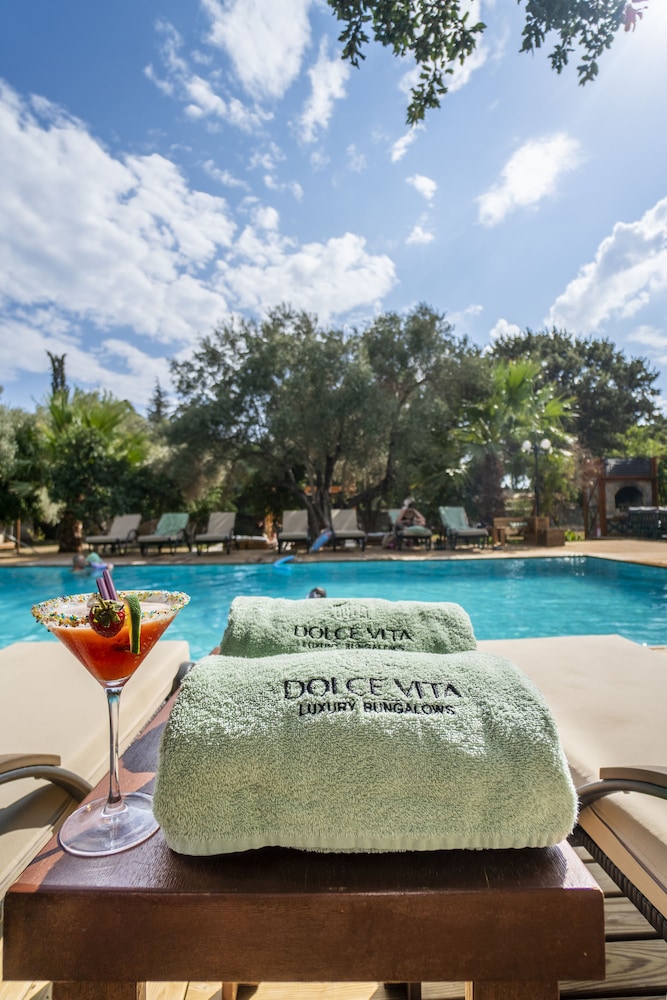 Dolce Vita Luxury Bungalows 45/50