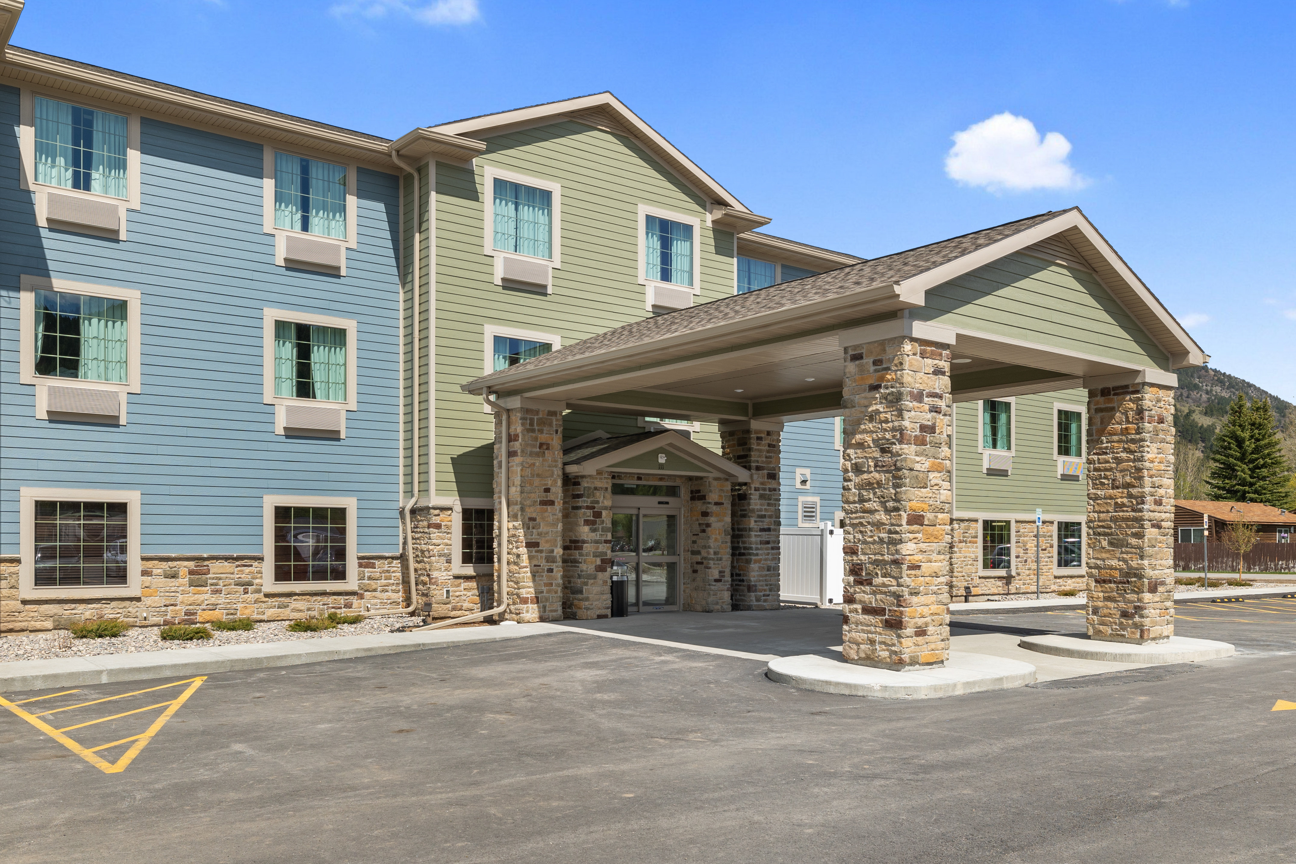 Cobblestone Hotel & Suites - Alpine 19/20