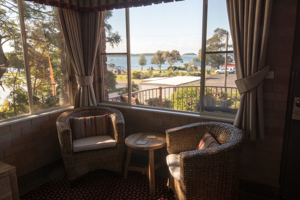 Anchor Bay Motel 23/50