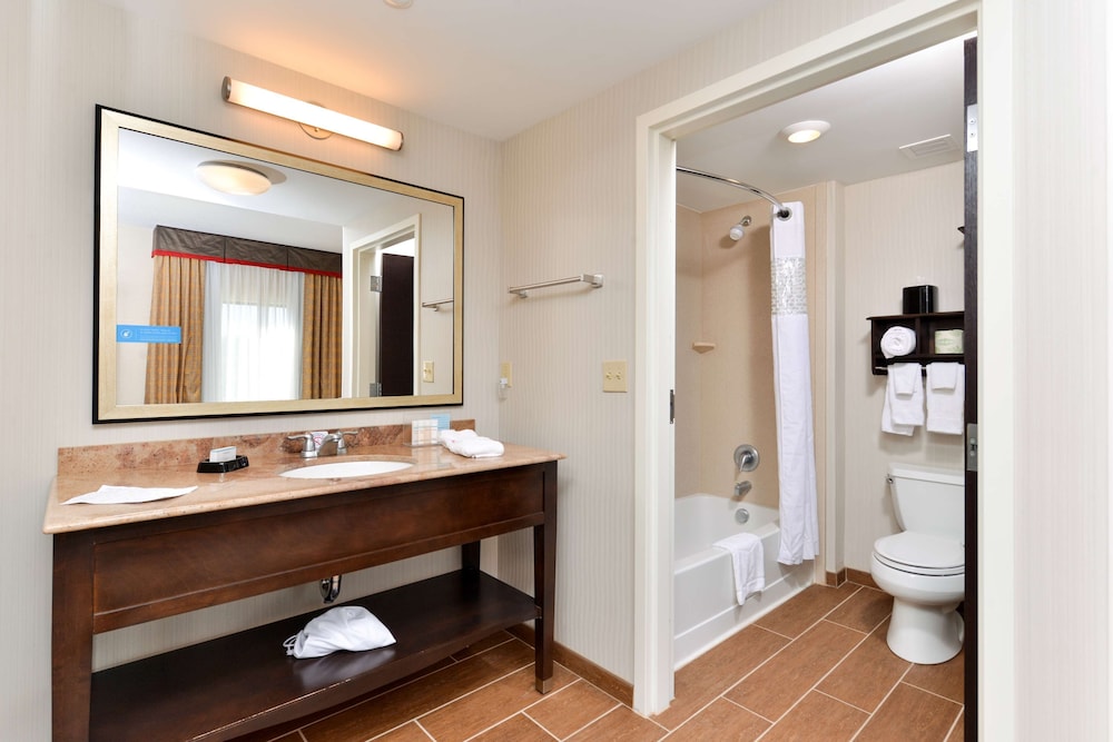 Hampton Inn & Suites California University-Pittsburgh 16/45