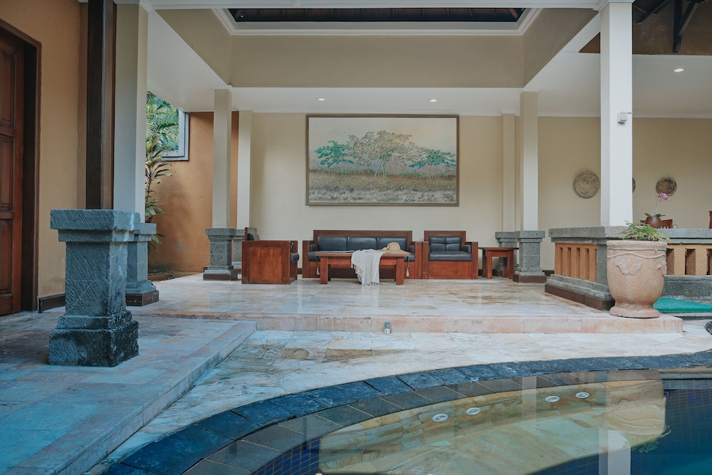Parigata Villas Resort 20/40