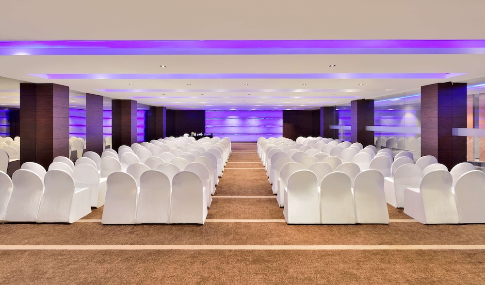 Radisson Blu Atria Bengaluru 68/76