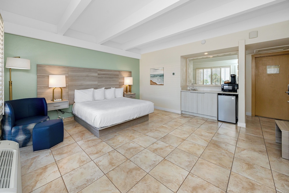 غرفة قياسية كبيرة بسرير كينج، Best Western Plus Yacht Harbor Inn 2/2